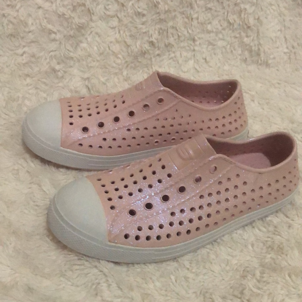 Sketchers - nonslip - lightweight - cushioned insole - pool - sparkly